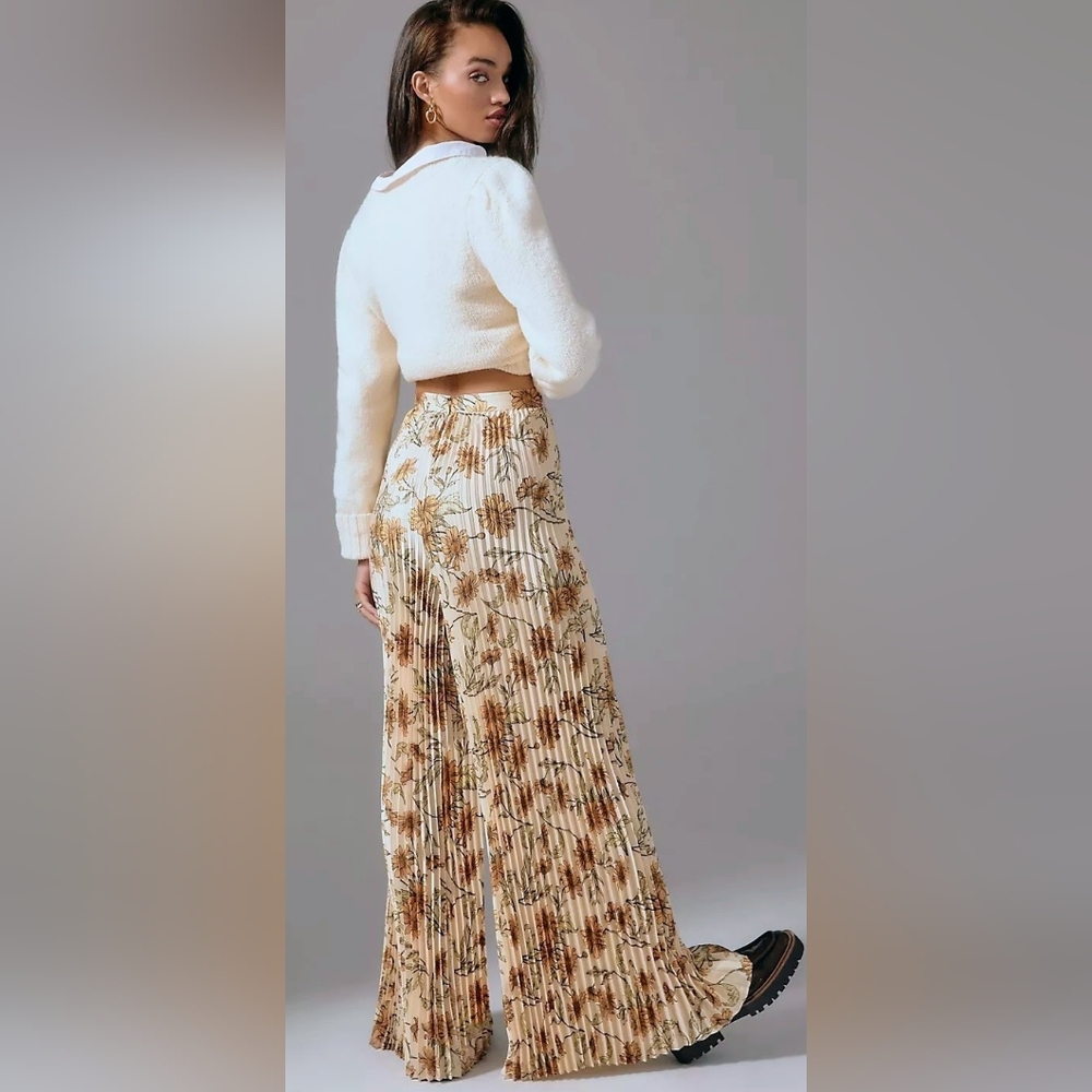 NWT Floral Pleated Wide-Leg Pants